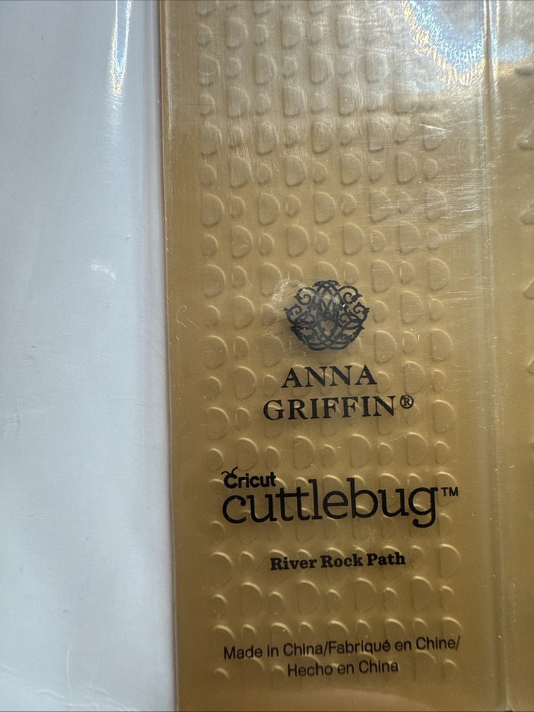 Anna Griffin Cuttlebug Path Set - River Rock Brick Floral path Embossing Folder