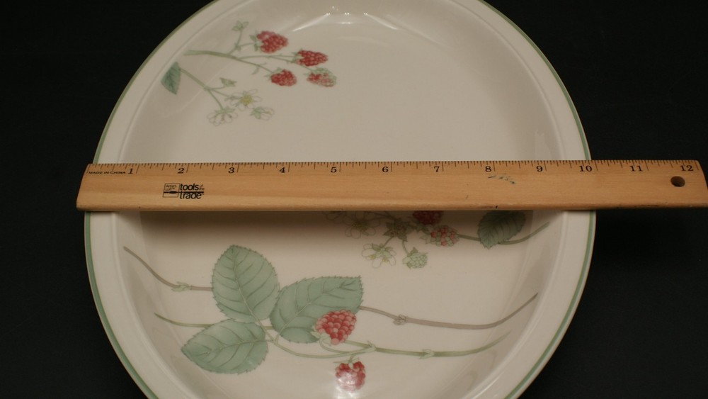 Wedgewood Raspberry Cane 13.5" Oval Serving Platter Beautiful