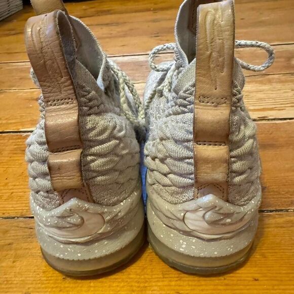 Nike LeBron 15 GS "Ghost" Sz 5Y