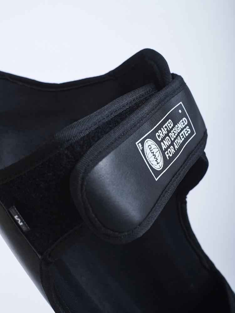MANTO Tibia protectors Impact Black