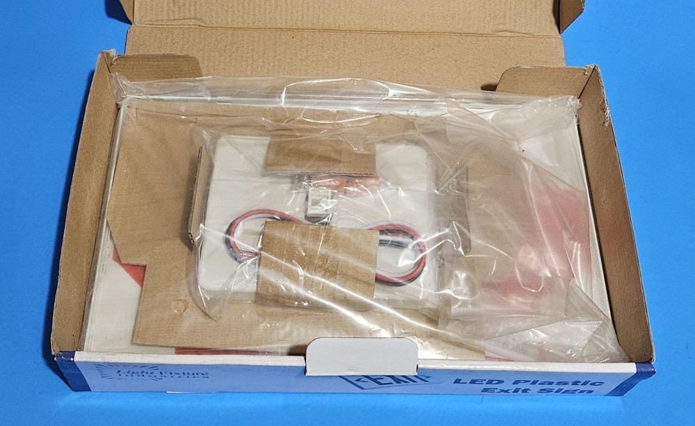 Led Plastic Exit Sign 2 Signs 1 Open Box 2/4/1