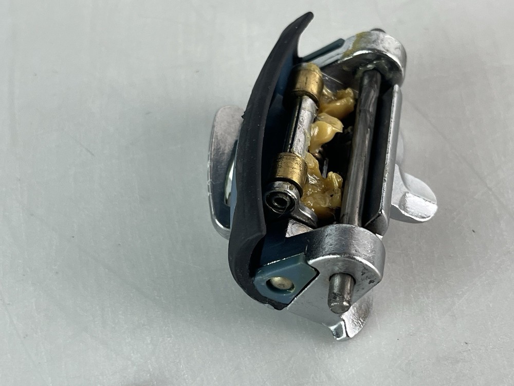 Burton Custom SI Snowboard binding's Locking lever Assembly