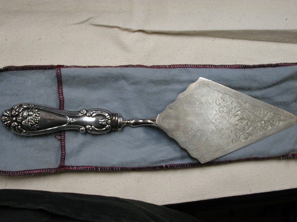 Repousse grapes scrollwork Sterling Silver Made in Italy Pie Server 11" 1/2