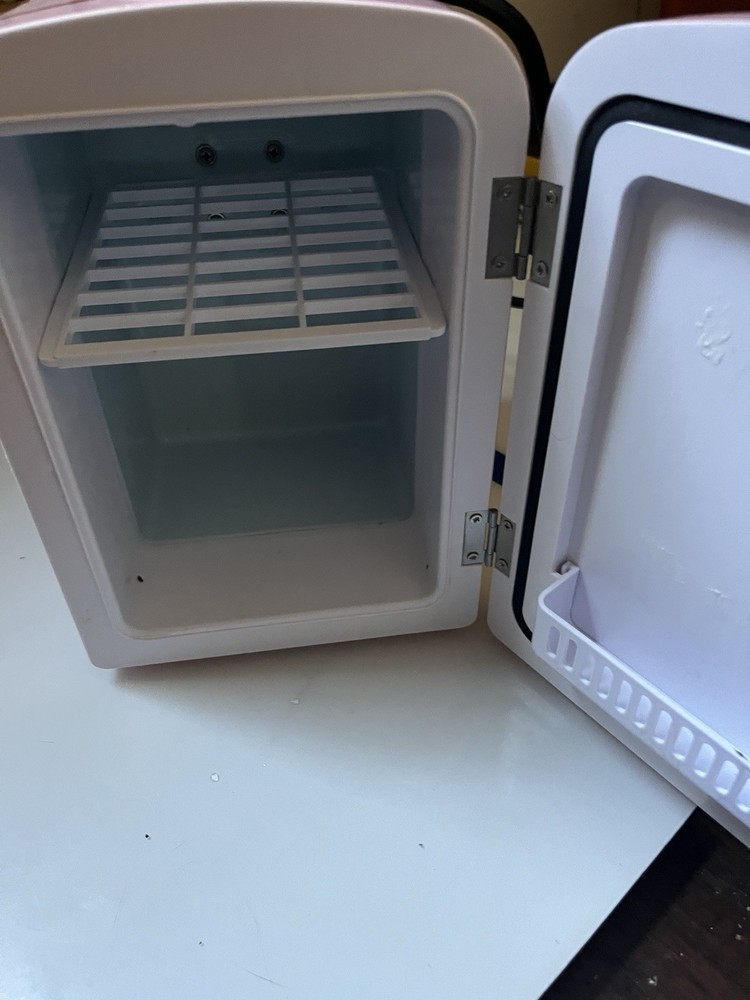 Dorm Room Mini Fridge Works Great