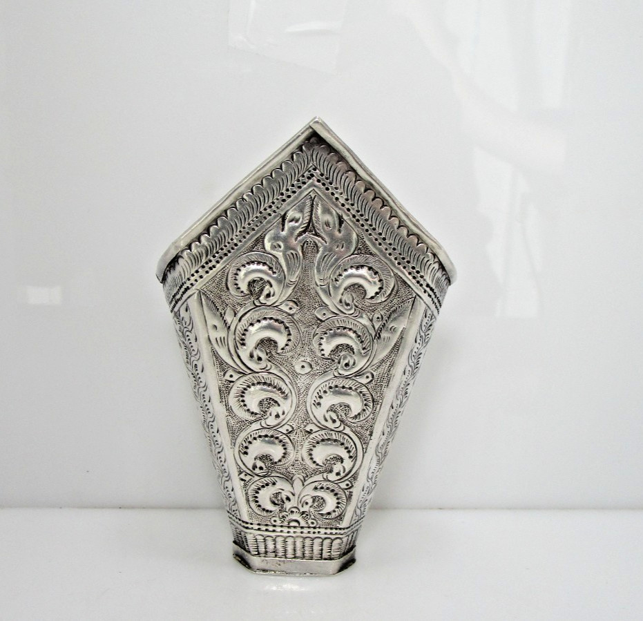 Antique Repousse Folder Betal Leaf Solid Silver Asia Thailand Small 4 Vase 43 gr