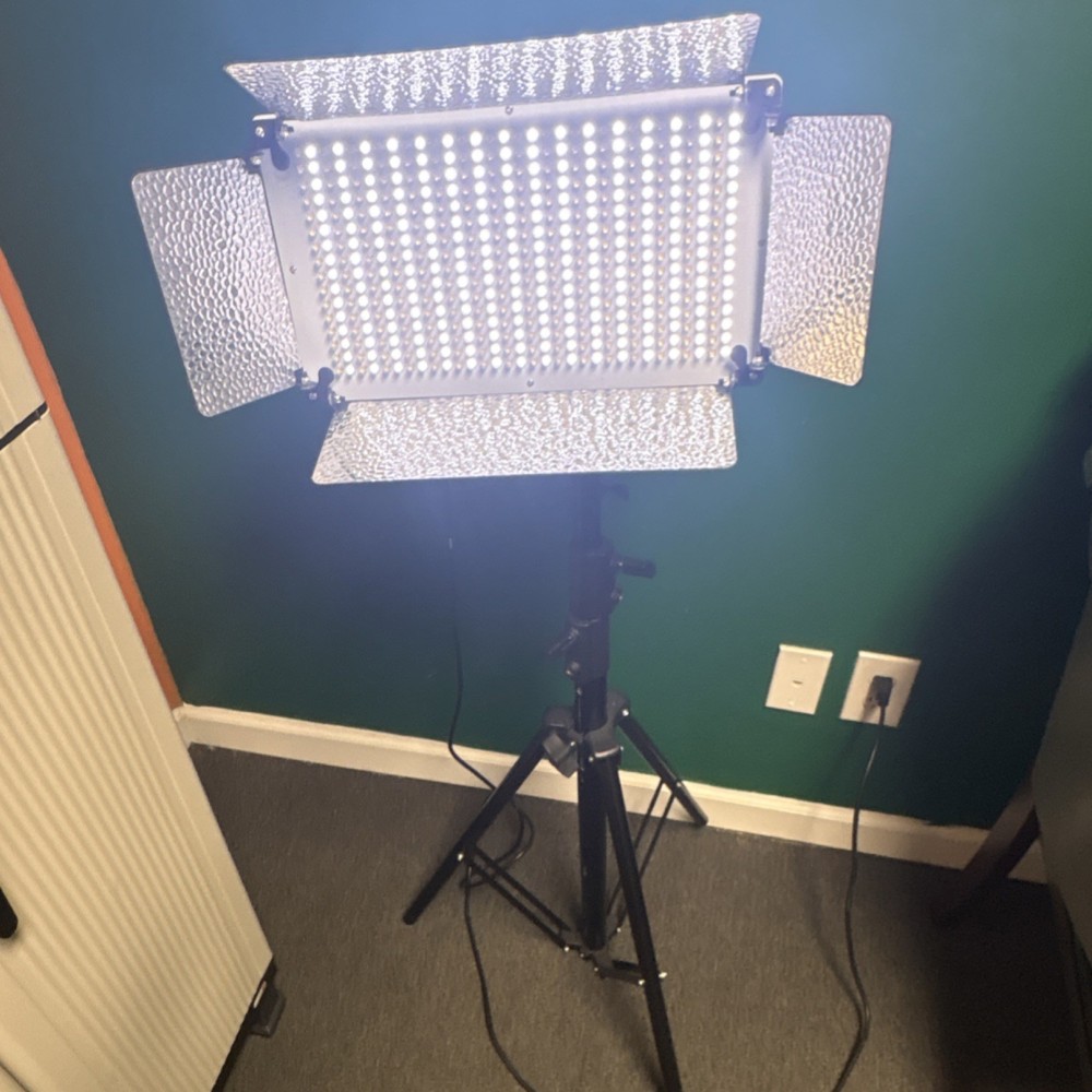 LS Photo Studio LE500ACC LED Panel Light Black Adjustable Barn Doors AC-Powered