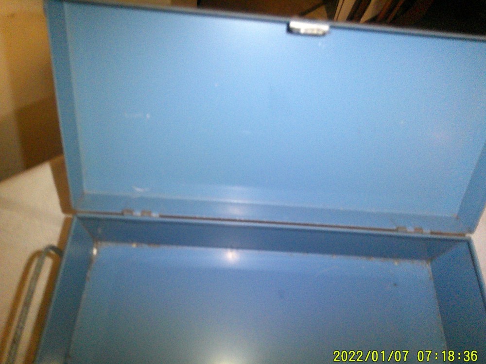 V INTAGE METAL SMALL STORAGE BOX MONEY