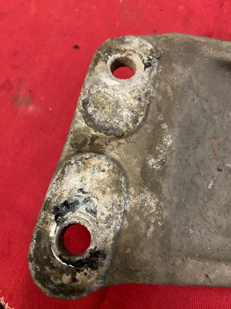 01 FREIGHTLINER CAT MOTOR ENGINE MOUNT BRACKET SUPPORT 103328 FRONT 05-16336