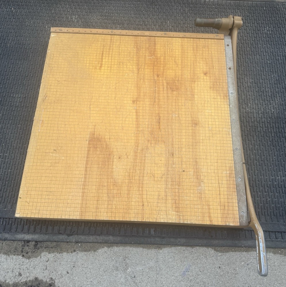 Ingento 1172 74 30" Paper Cutter