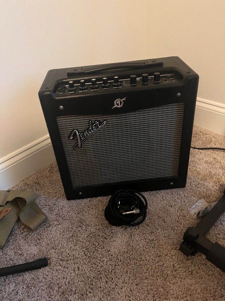 Fender Mustang I Combo Modeling Guitar Amplifier 1-Channel Practice