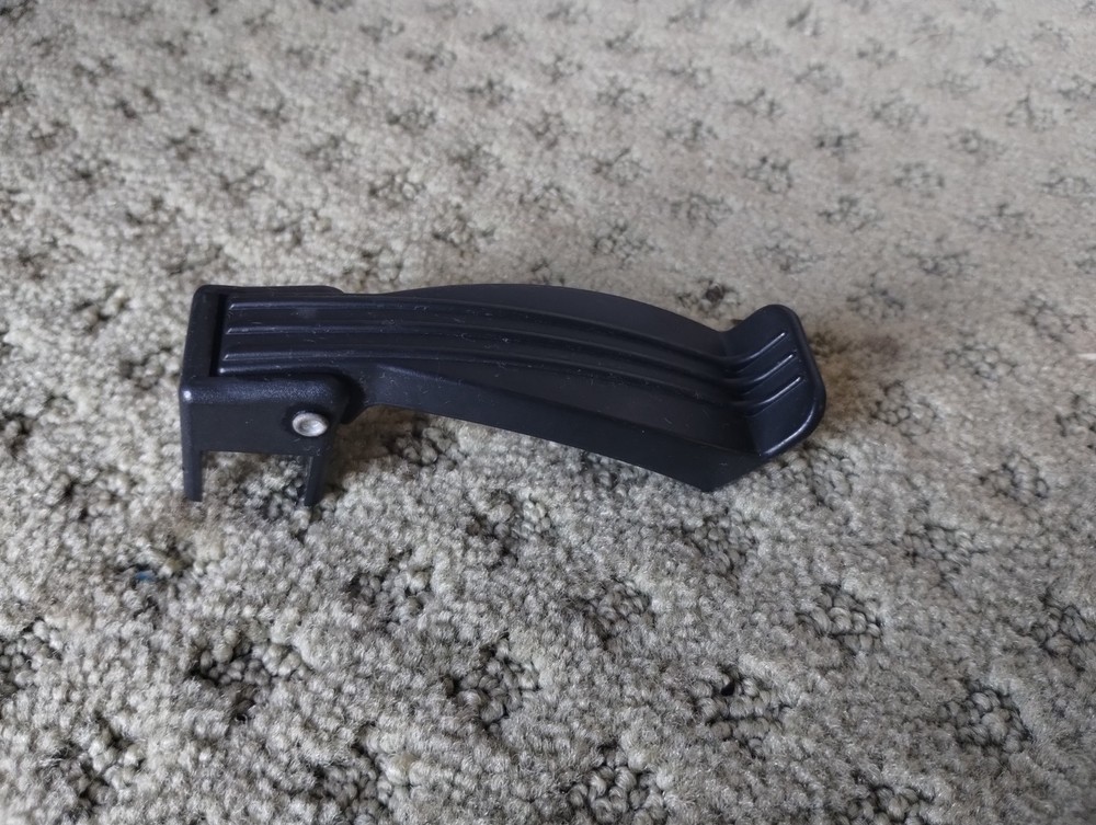 MACLAREN STROLLER FOLD LOCK..NOT PART OF RECALL