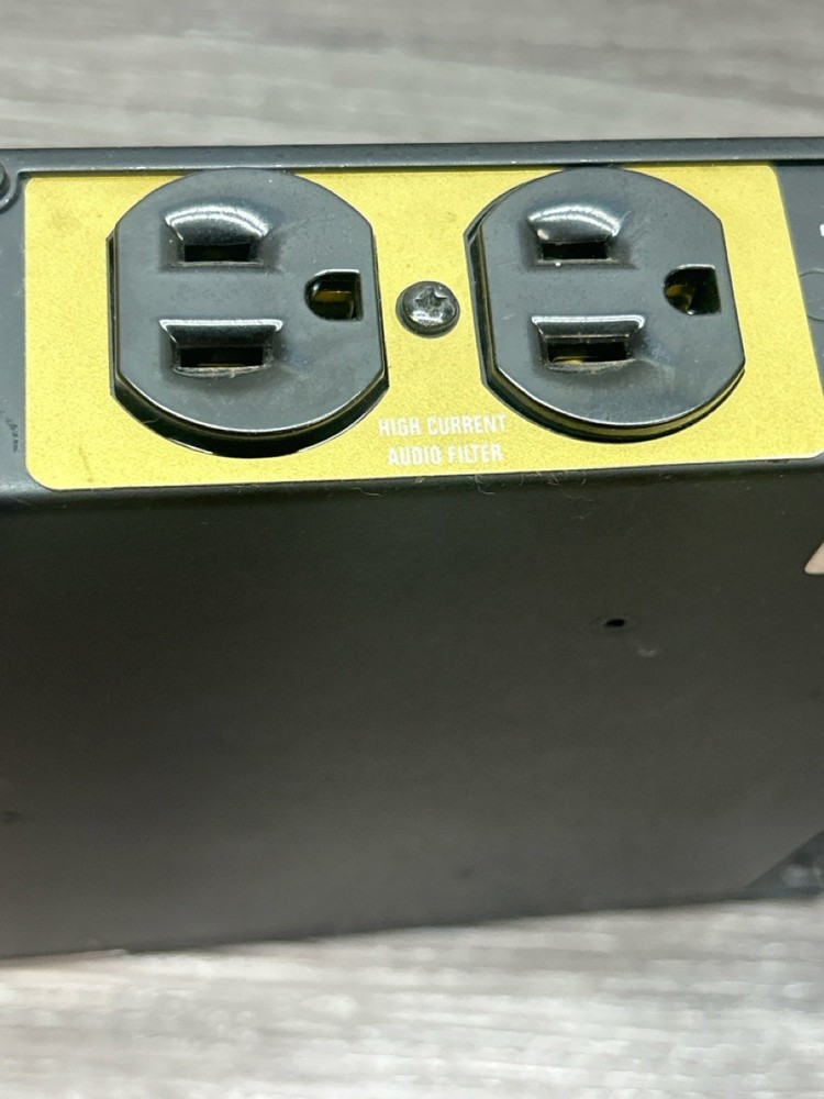 MONSTER POWER PRO 2500 Professional Reference Power Center (B06011210)