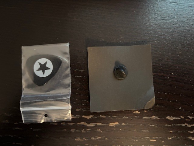 BLACKSTAR AMPLIFICATION CUSTOM STAR PIN & PICK 2PC SET