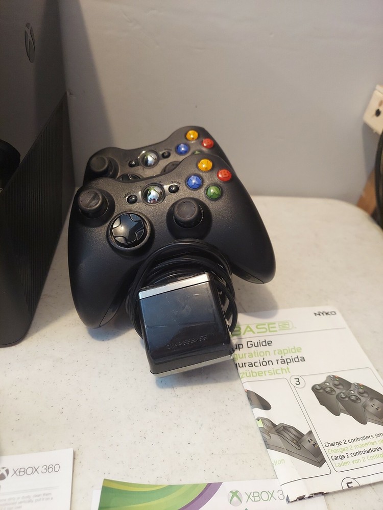 xbox 360 console kinect bundle,2 controllers w charger headphones 2 games EUC