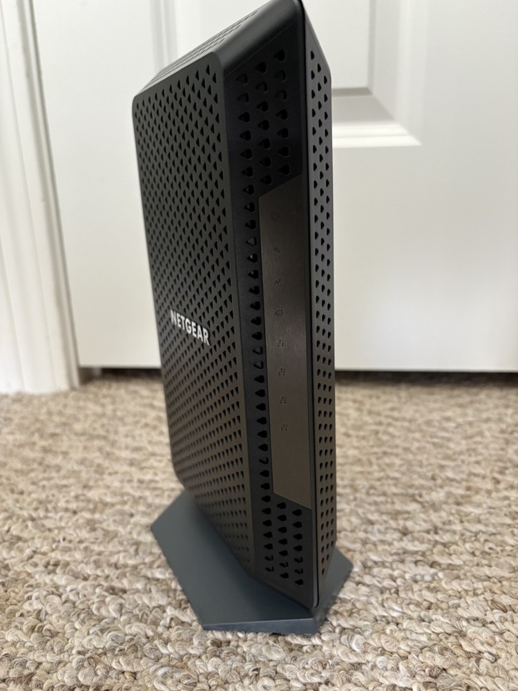 NETGEAR Nighthawk CM1200 - 2 months old - Mint condition