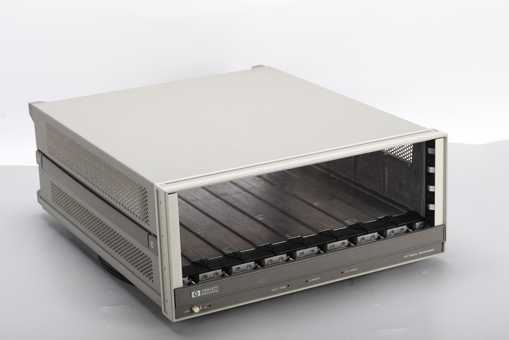 HP 70001A Mainframe - No Modules Included