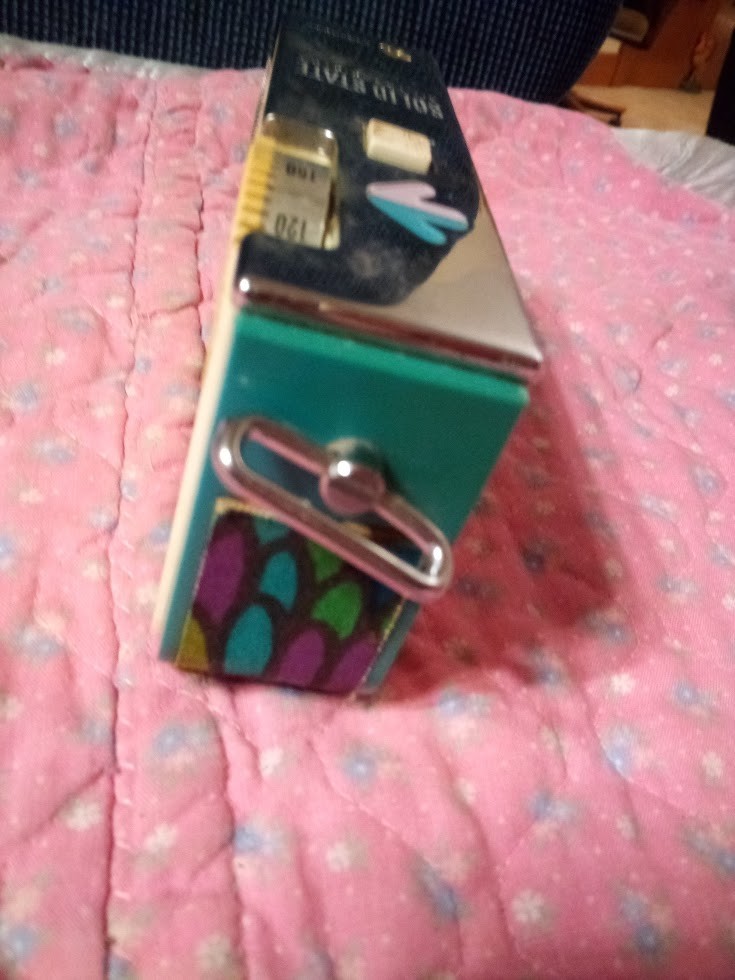 ~1970 FabuLLOYD'S 'HIPPY' Solid State AM Transistor Radio - Model 8K38.