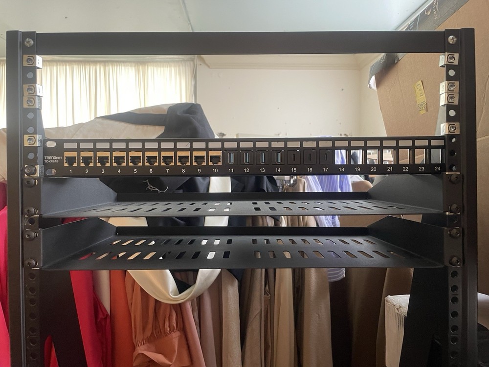 StarTech.com 2-Post 16U Heavy-Duty Desktop Server Rack Open Frame 19in READ DESC