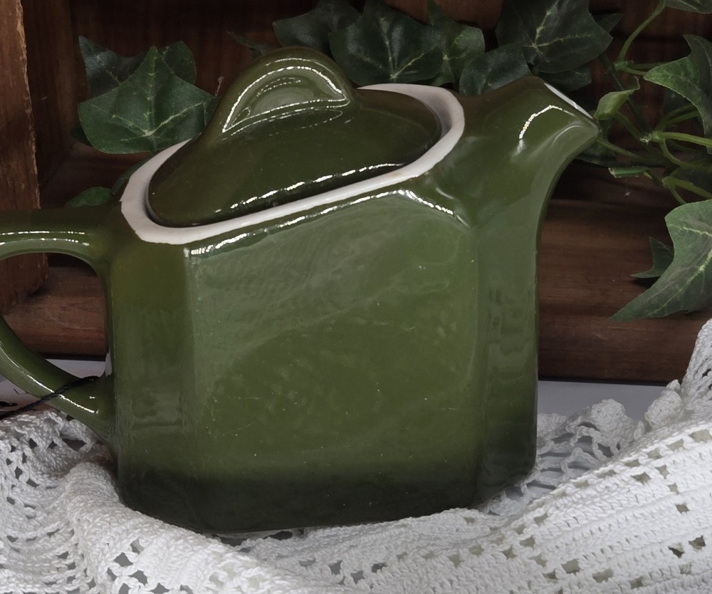 Ceramic tea pot w/ winter barn (26057) hand painted