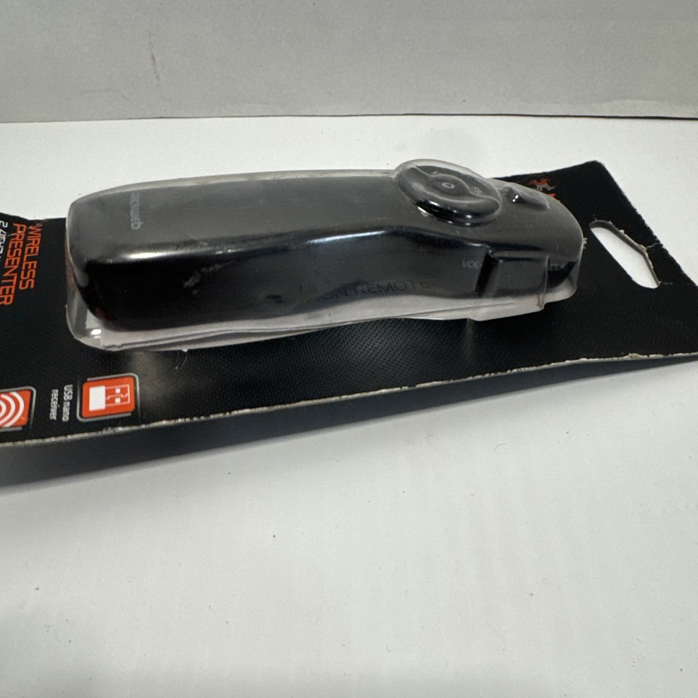 BlackWeb 2.4GHz Wireless Presenter 82 ft. Range Laser Pointer Control