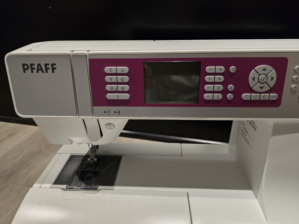 Pfaff quilt expression 4.0 sewing machine