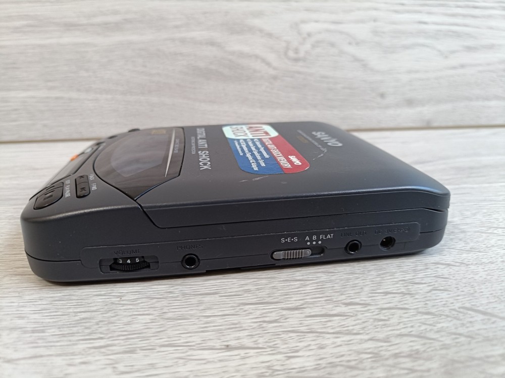 SANYO CDP-50A DISCMAN Portable CD Player Anti-Shock compact disc player