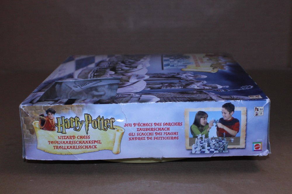 USED / COMPLETE / Harry Potter Wizard Chess Set 2002 Mattel