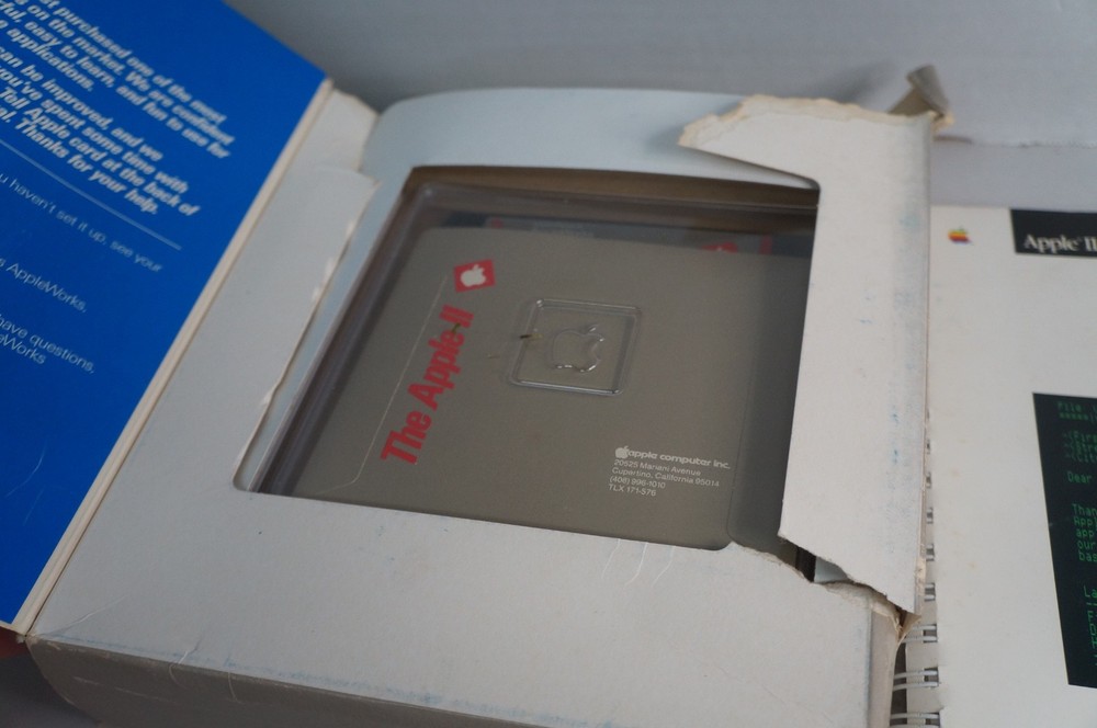 Apple II/IIe/IIc AppleWorks Software Lot Discs Manuals Reference User