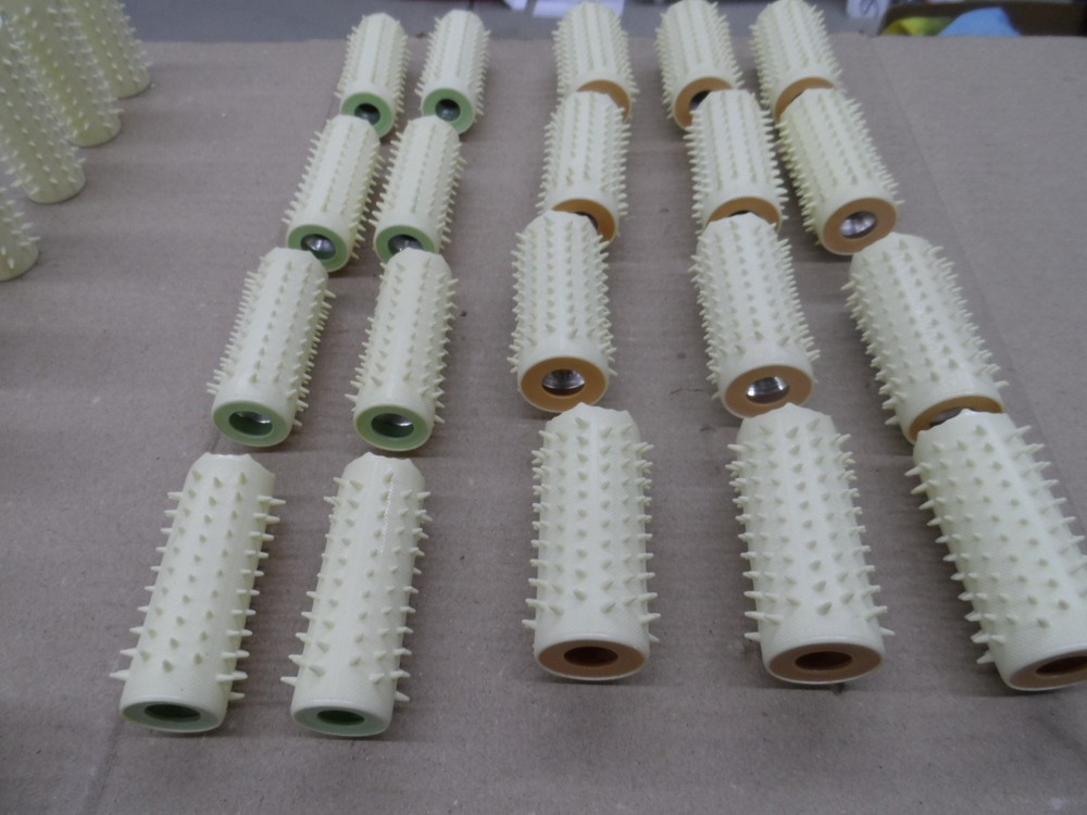 VINTAGE CLAIROL HOT ROLLERS 32 PIECES.