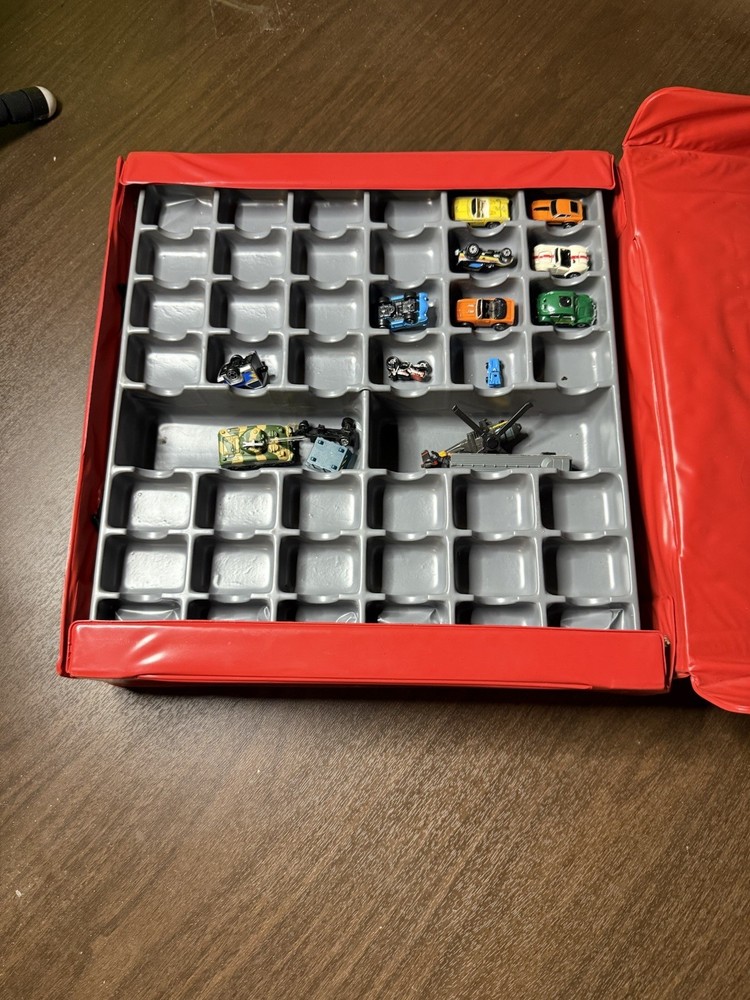 Micro Mini’s Collector Case w/10+ Micro Machines