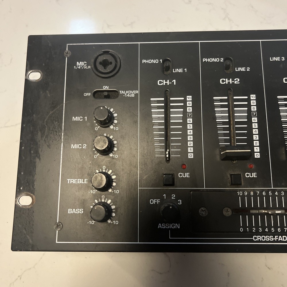 Numark DM1090 Mixer