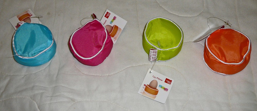 4pc Vacu Vin Egg Pillows Rest Keep Eggs from Rolling Holder Bean Bag