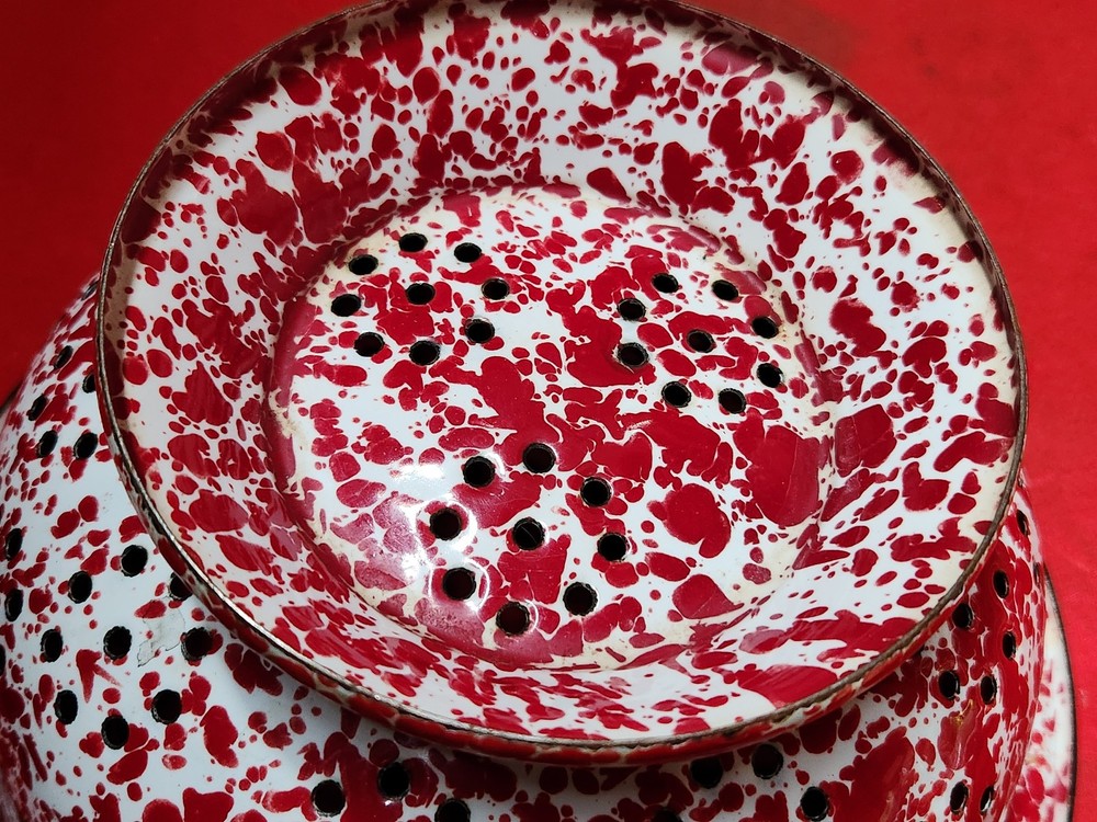 Crow Canyon Home Enamelware Colander Spatter ware red & white 41w6