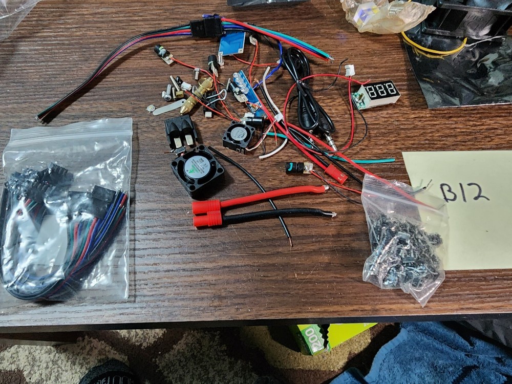 Lot of electronic pieces