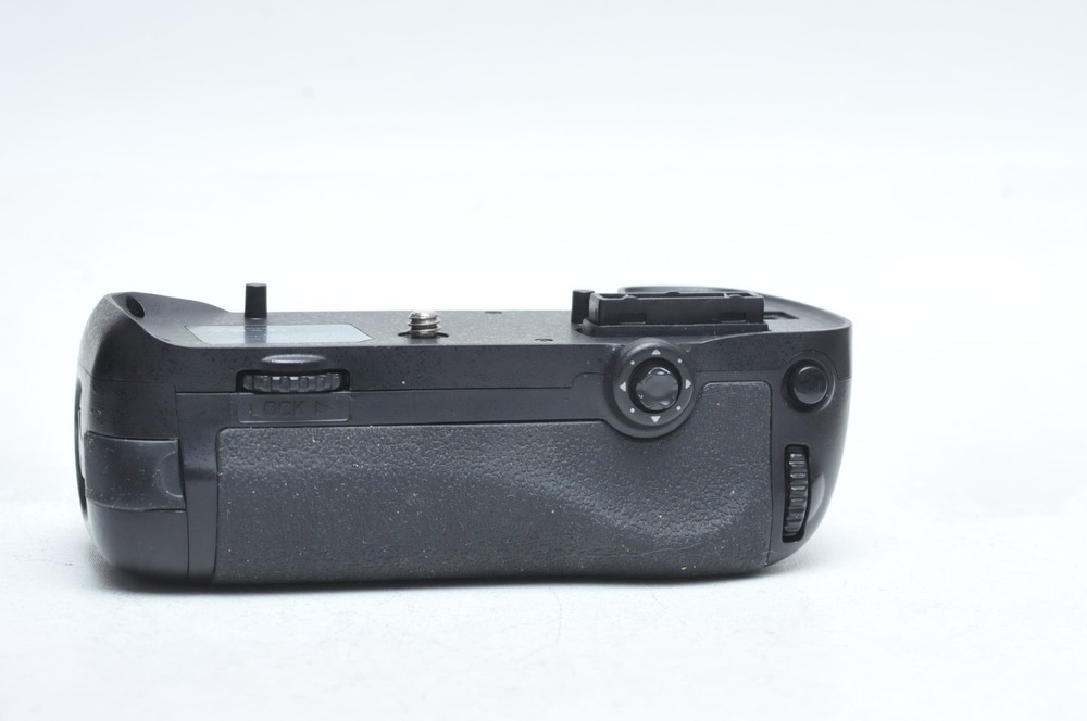 MB-D15 Vertical Battery Grip For Nikon D7100 D7200