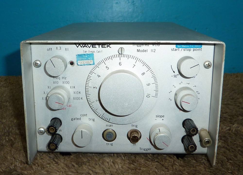 Wavetek Triggered Voltage Control Generator VCG Model 112