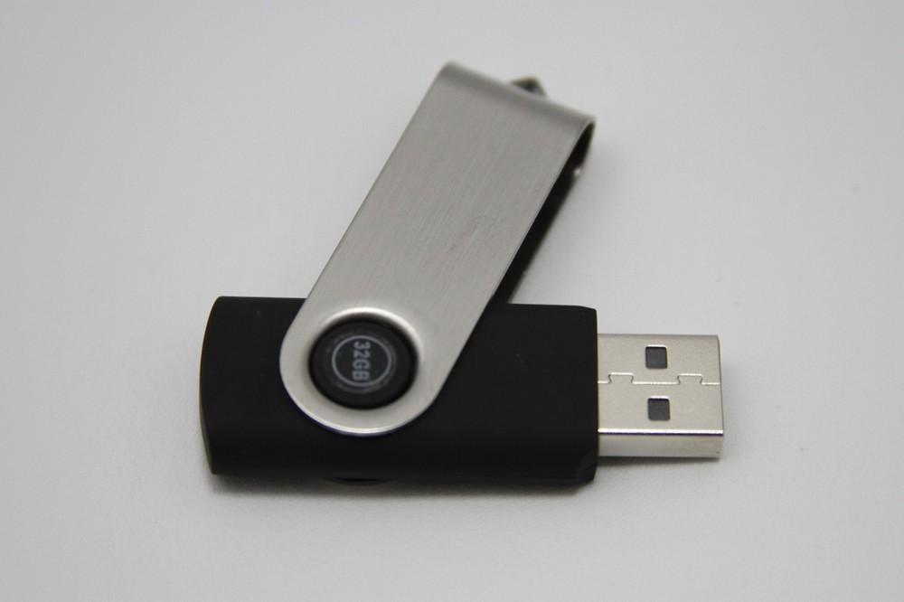USB Flash Drive 32GB - Unbranded - USB 2.0 - FAT32 Format for Multimedia