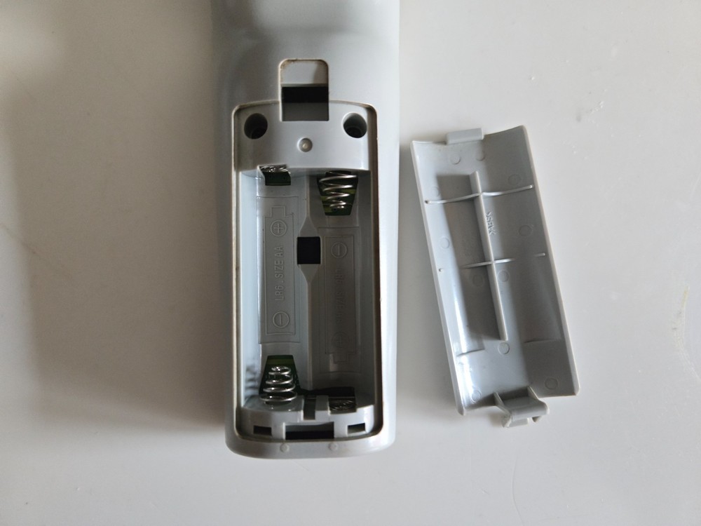 NEC Model VT460 LCD Projector remote Control RD-394E control only