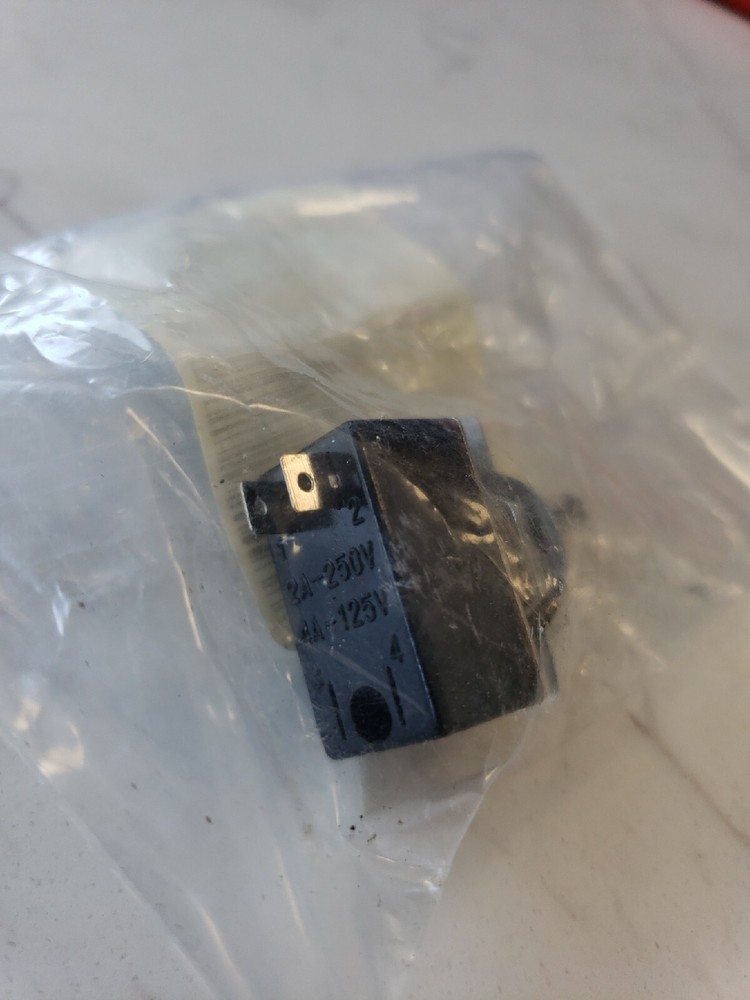 GC Electronics 35-064 ON OFF Switch Duty Bat Handle Toggle 3A 125V