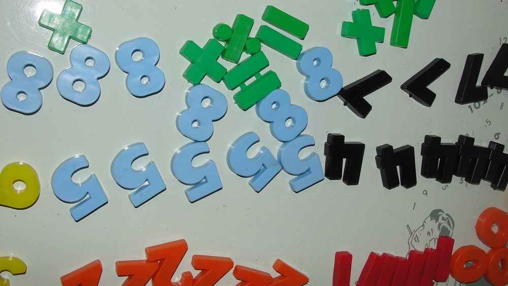 VINTAGE CHILD GUIDANCE MAGNETIC ARITHMETIC BOARD