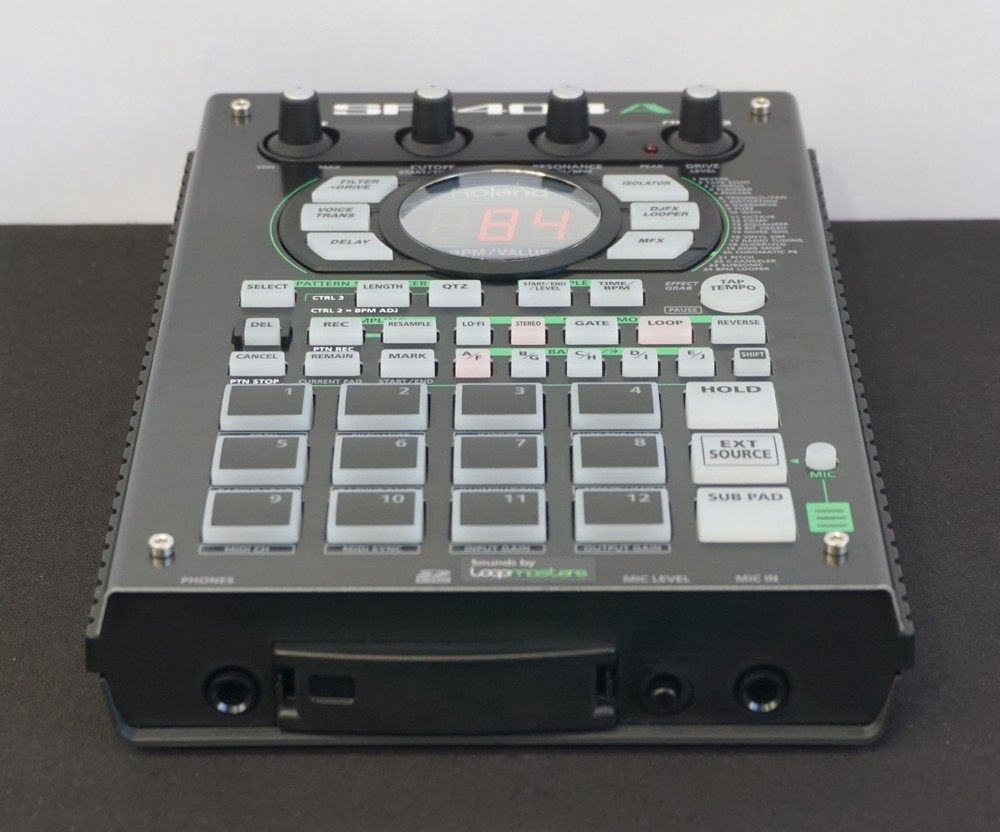 Roland SP-404A Linear Wave Sampler Black Production Sampler / Drum Machine