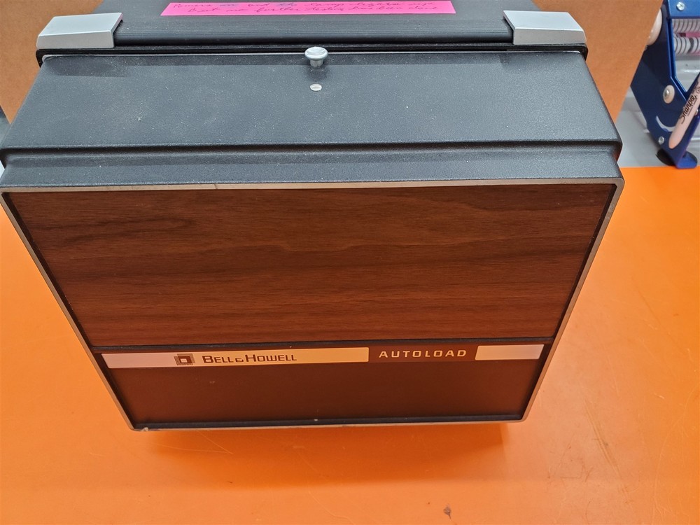 ⭐️⭐️⭐️⭐️⭐️ Bell and Howell 471A Autoload Vintage Projector **READ**
