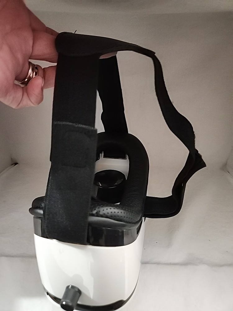 A Duro VJR 1000 Virtual Reality Glasses
