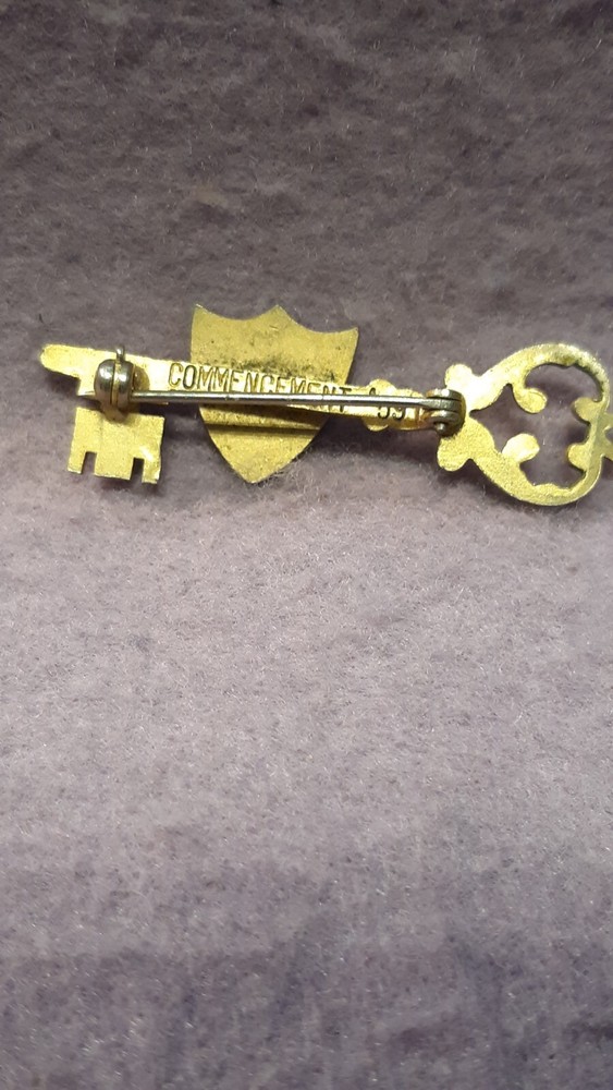 1959 ~ NEW HAVEN STATE TEACHERS ASSOCIATION COMMENCEMENT PIN