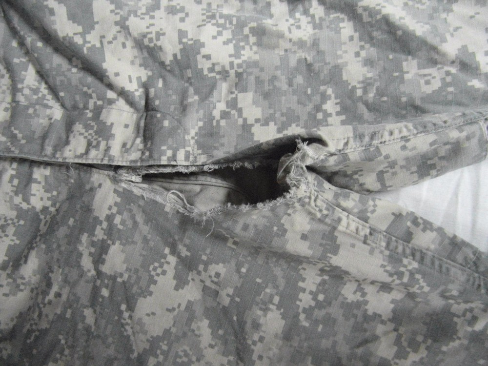 HUNTING WINDPROOF ACU CARGO SHORTS MEDIUM WITH DEFECTS