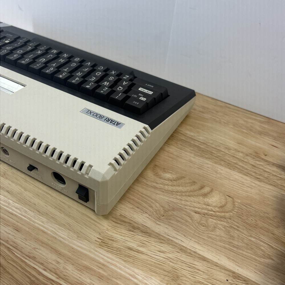 Atari 800 XL Computer With Power & Video Cord Includes Manuals Vintage Tested