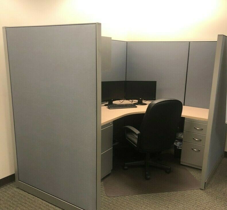 Office cubicles with workstation in great condition (Used)