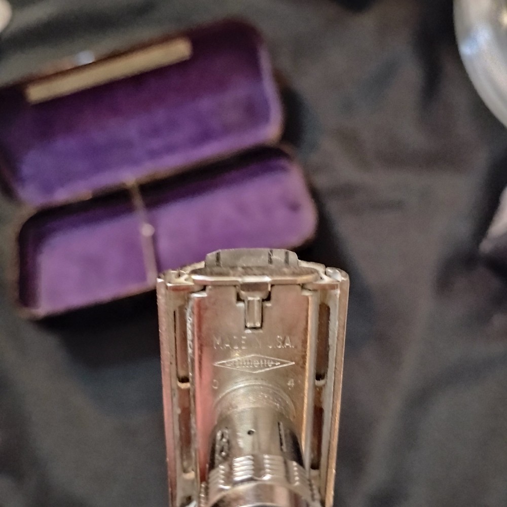 1969 Gillette Super Adjustable 109 "Black Beauty" Razor - O4 Date Code W/Case