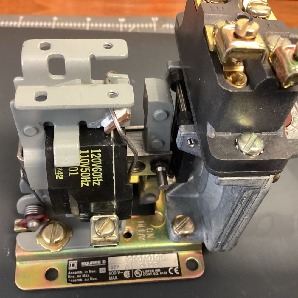 Square D 9050A01oE Ser A 0802 (LPW9H)