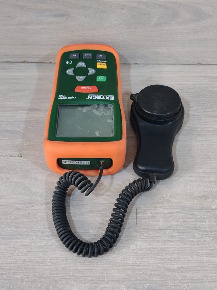 EXTECH INSTRUMENT LT300 DIGITAL LIGHT METER - W/O ANY ACCESSORIES